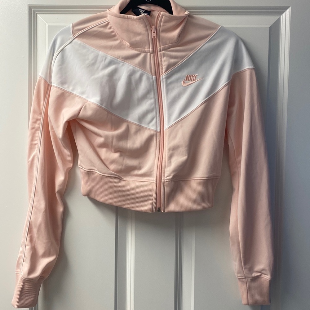 Nike top
